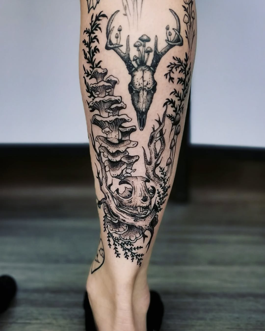 Tattoo by @alena.ashes โ black_and_grey, illustrative