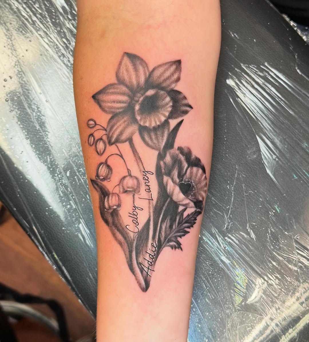 Tattoo by @starby5 — black_and_grey, realism