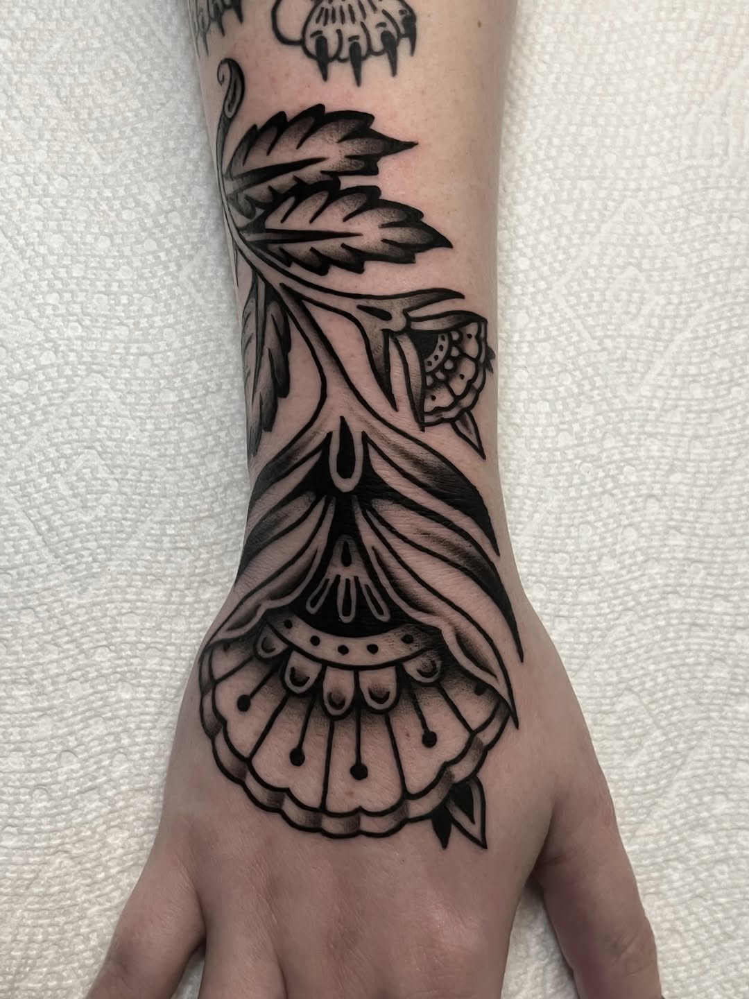 Tattoo by @eb.ink_ โ american_traditional, illustrative
