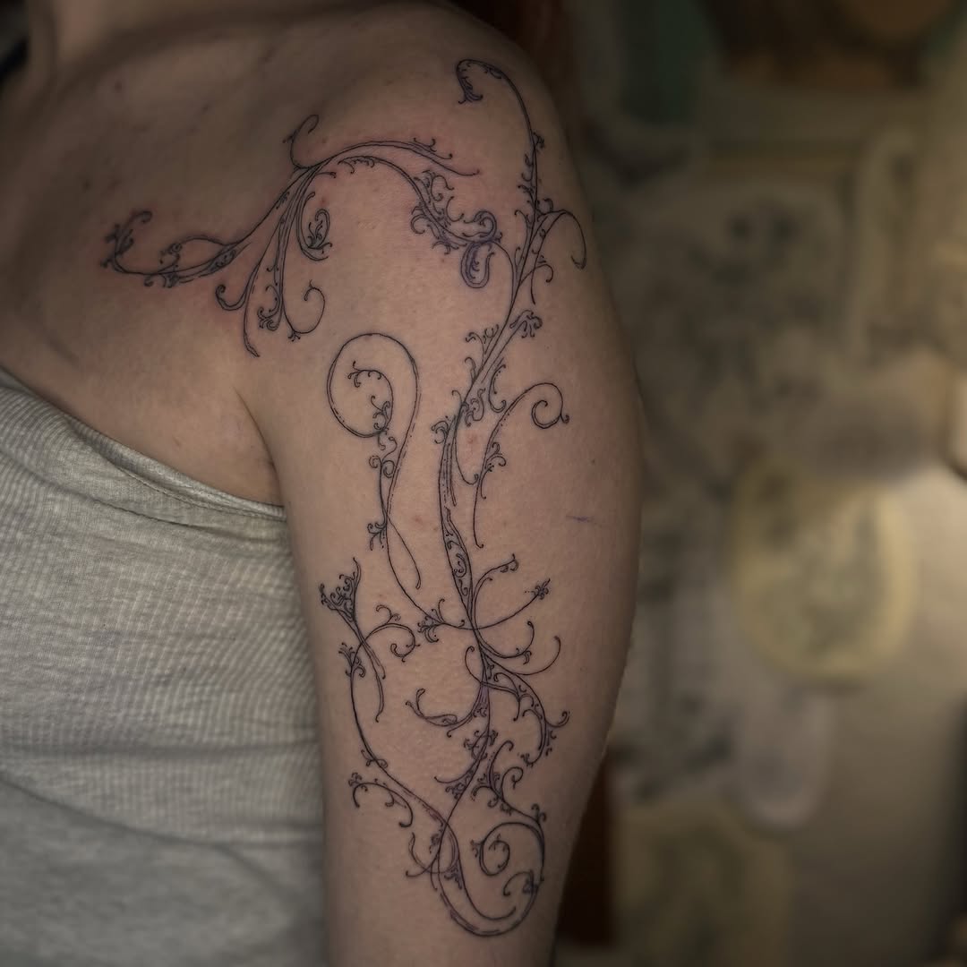 Tattoo by @patutattoo_by_e — fine_line, ornamental