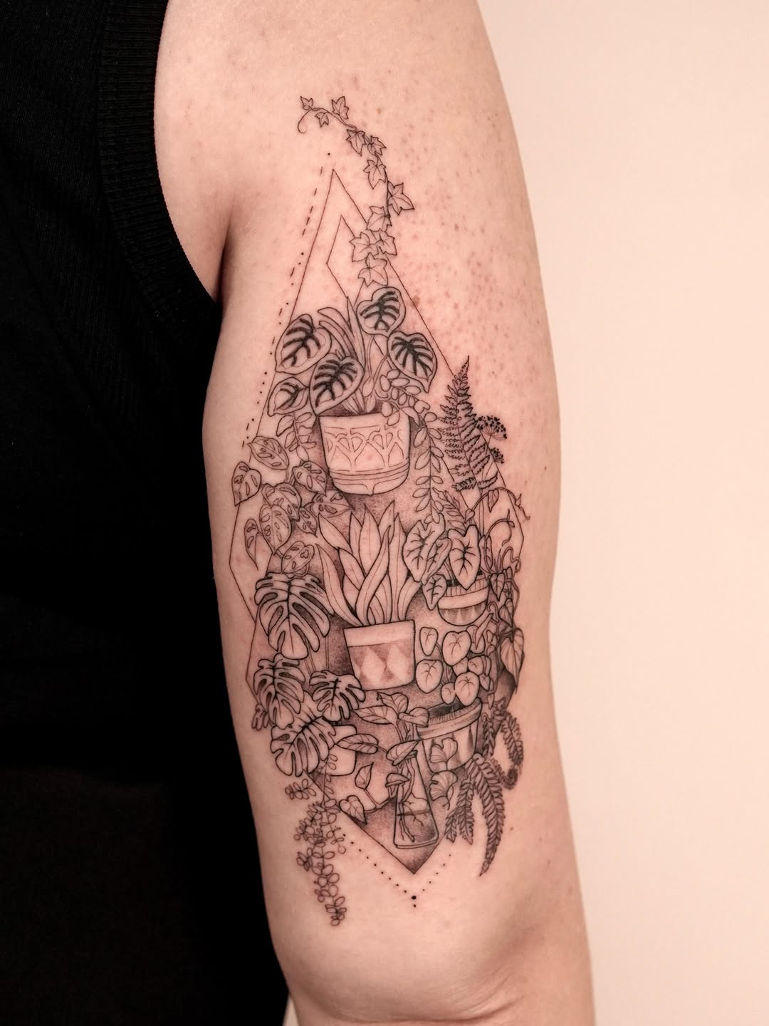 Tattoo by @mariannaddking — illustrative, fine_line