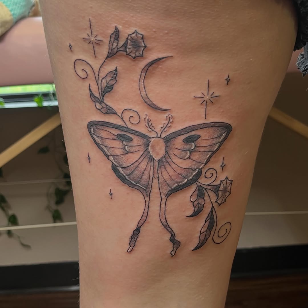 Tattoo by @gothygaltats — dotwork