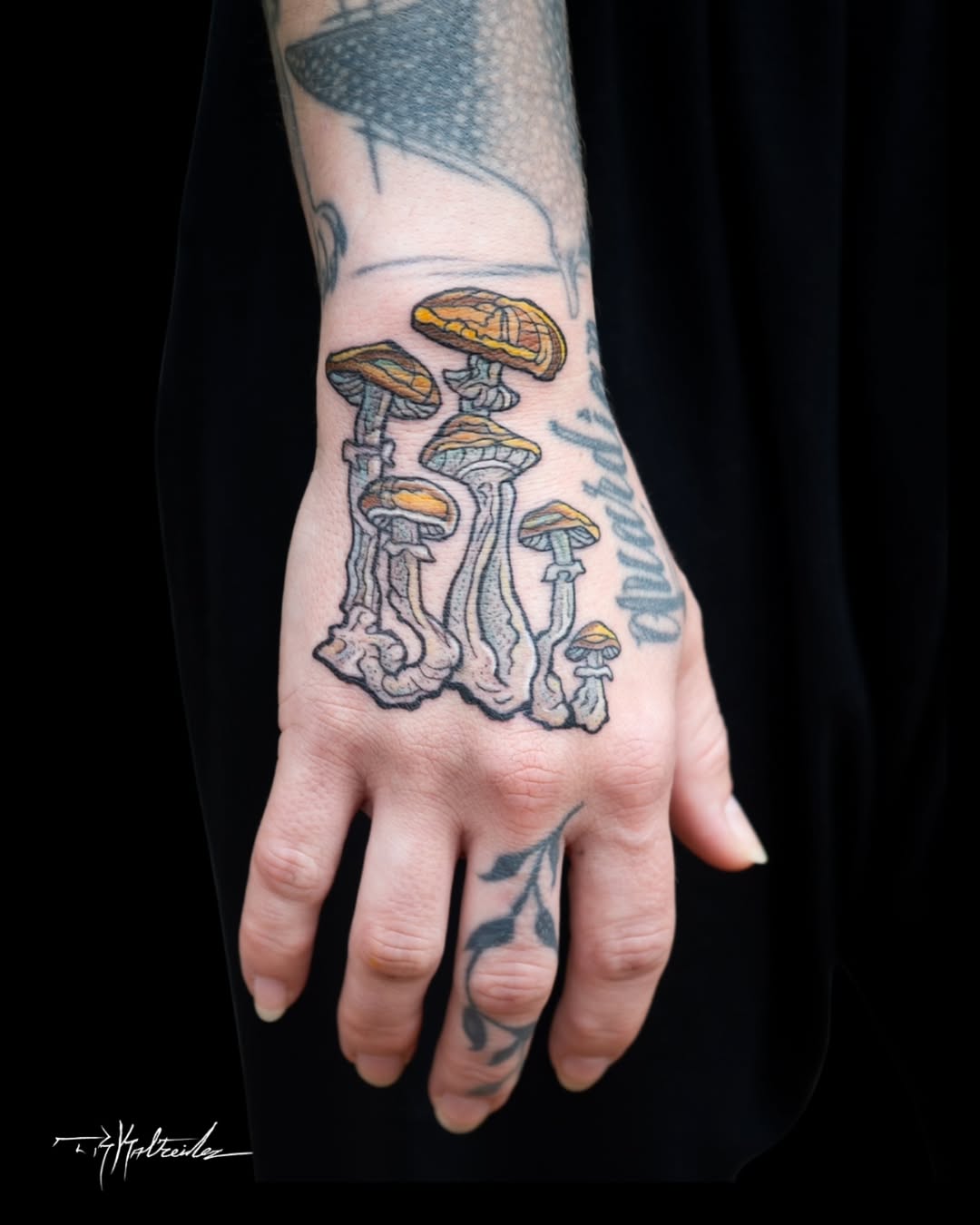 Tattoo by @trkaltreider — illustrative, dotwork