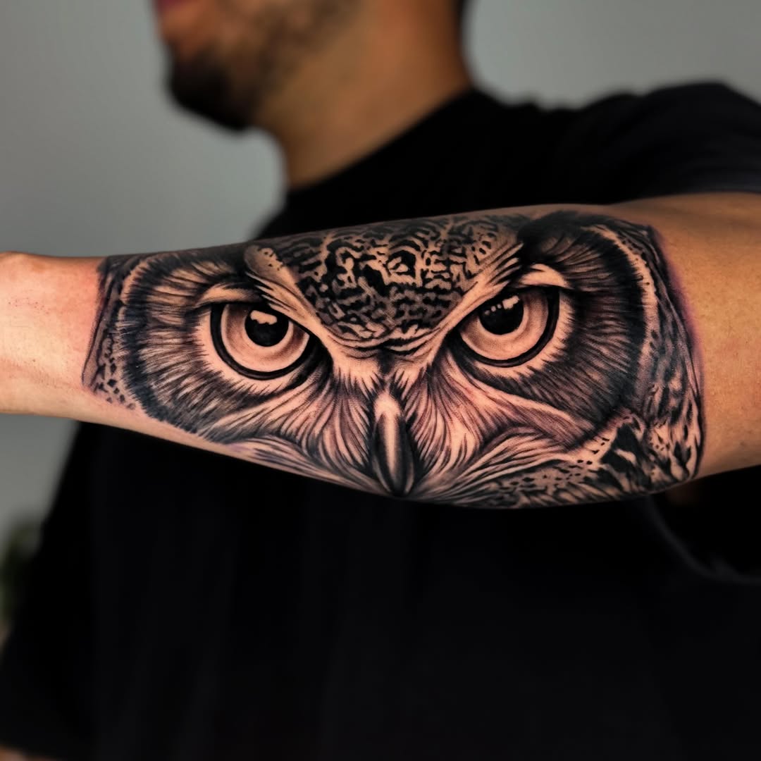 Tattoo by @chelaarte — realism, black_and_grey