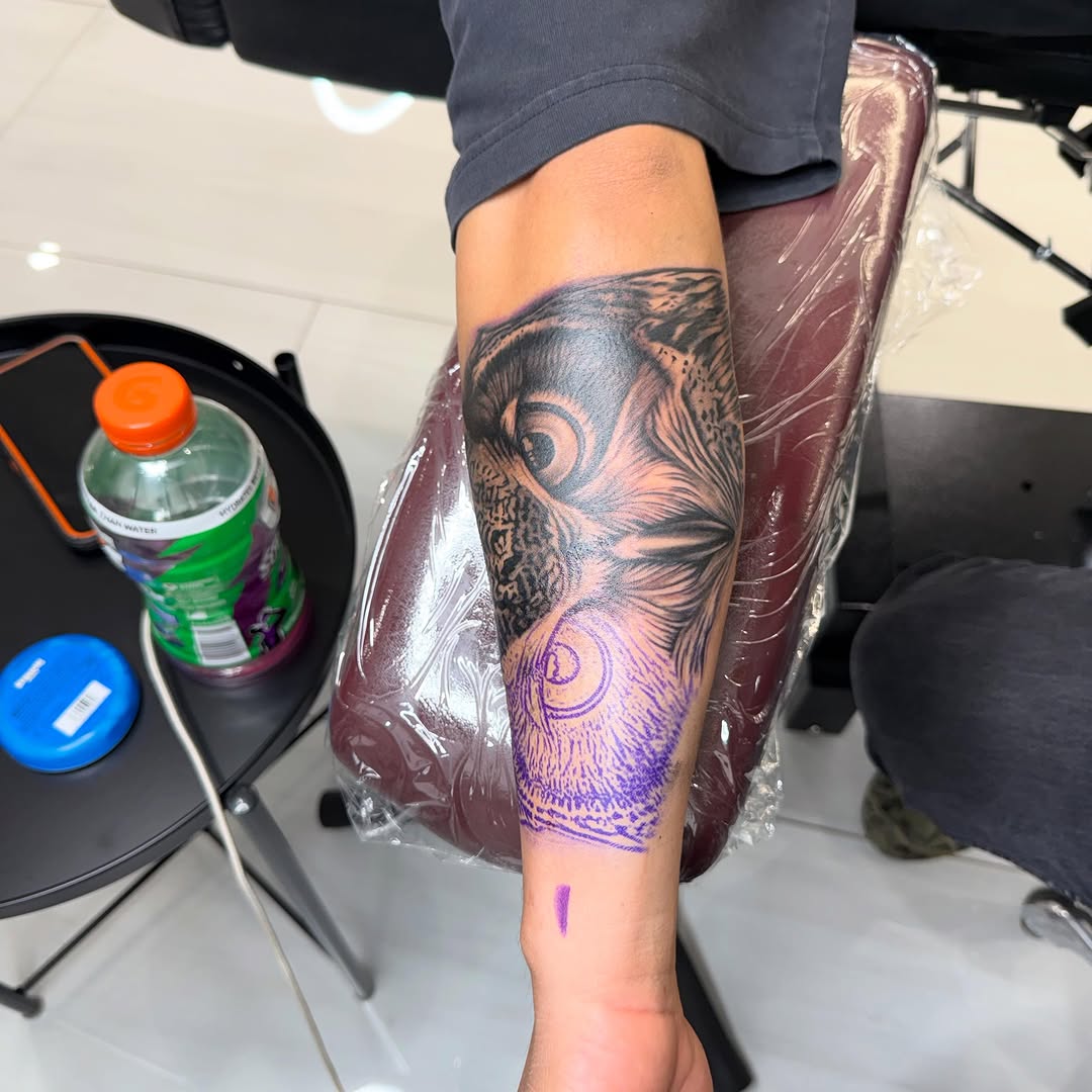 Tattoo by @chelaarte — realism, black_and_grey