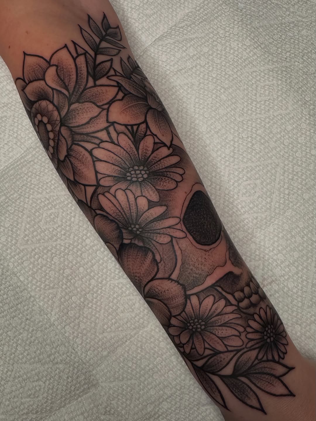 Tattoo by @chozentattoo — black_and_grey, illustrative