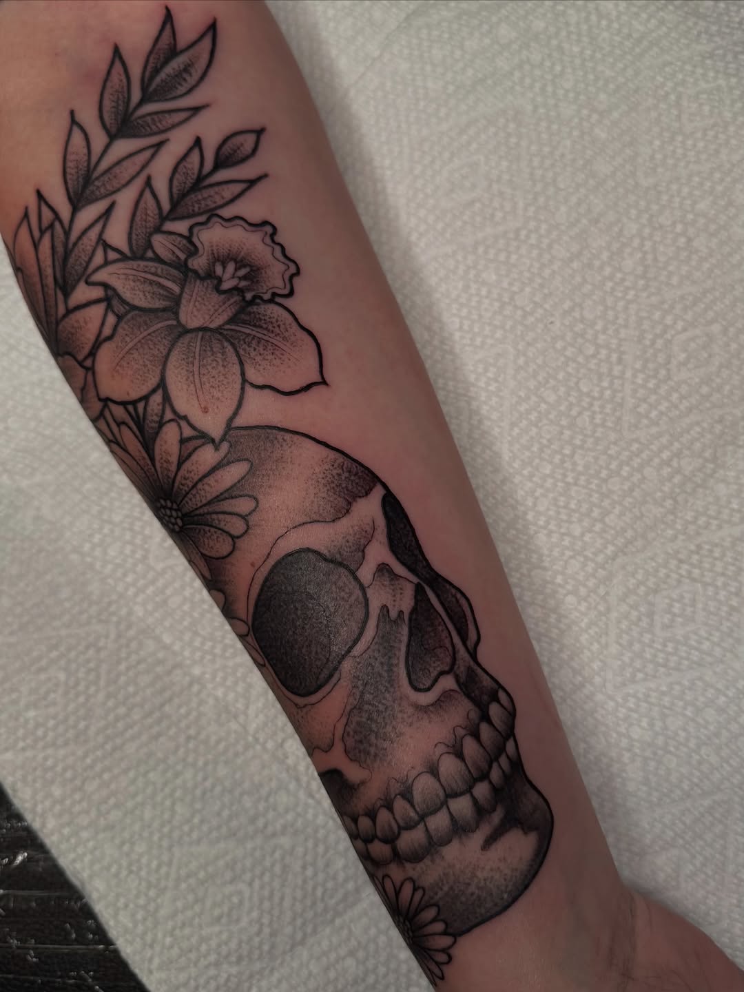 Tattoo by @chozentattoo — black_and_grey, illustrative