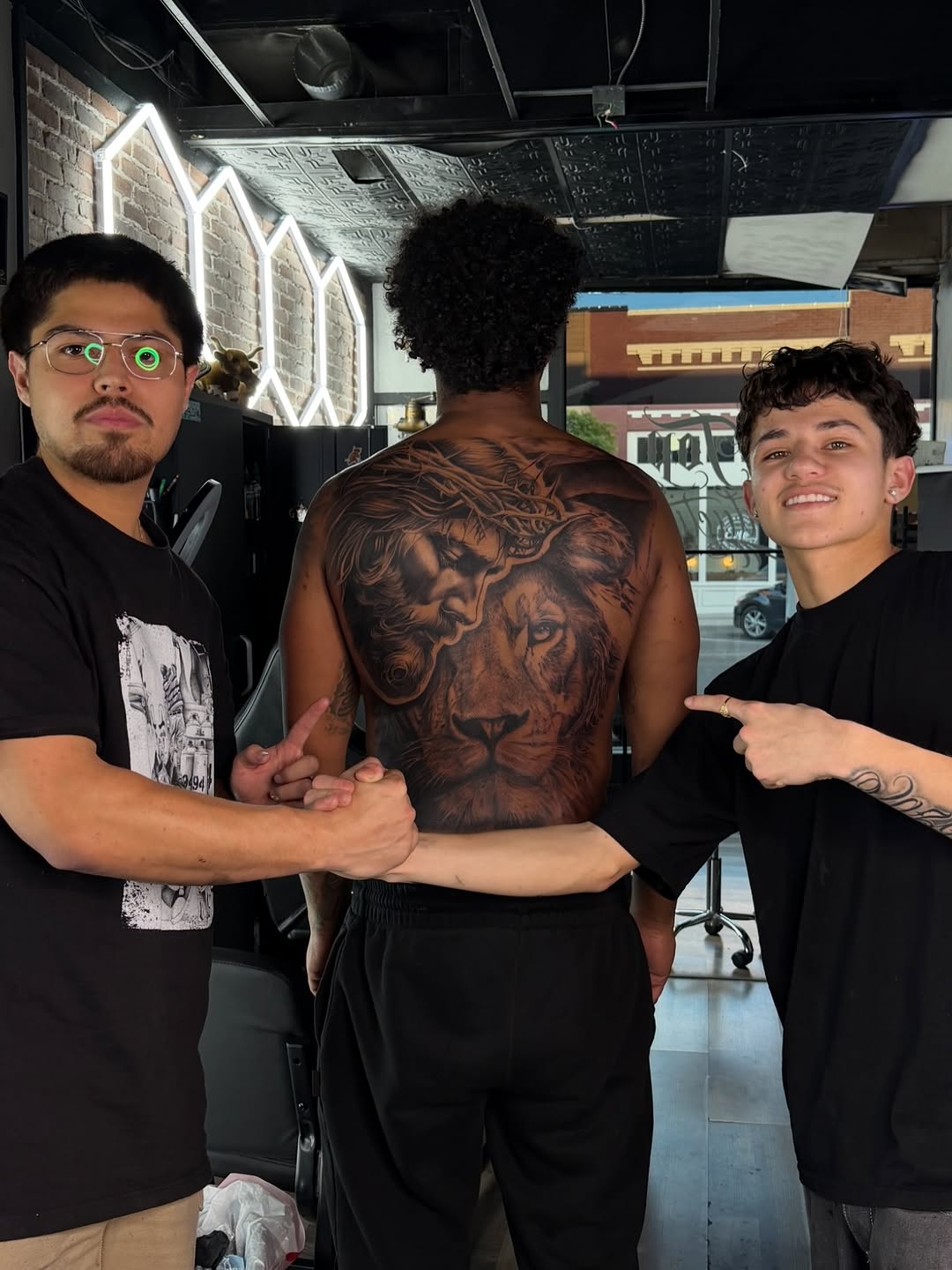 Tattoo by @lasmanosdeltoro — realism, black_and_grey