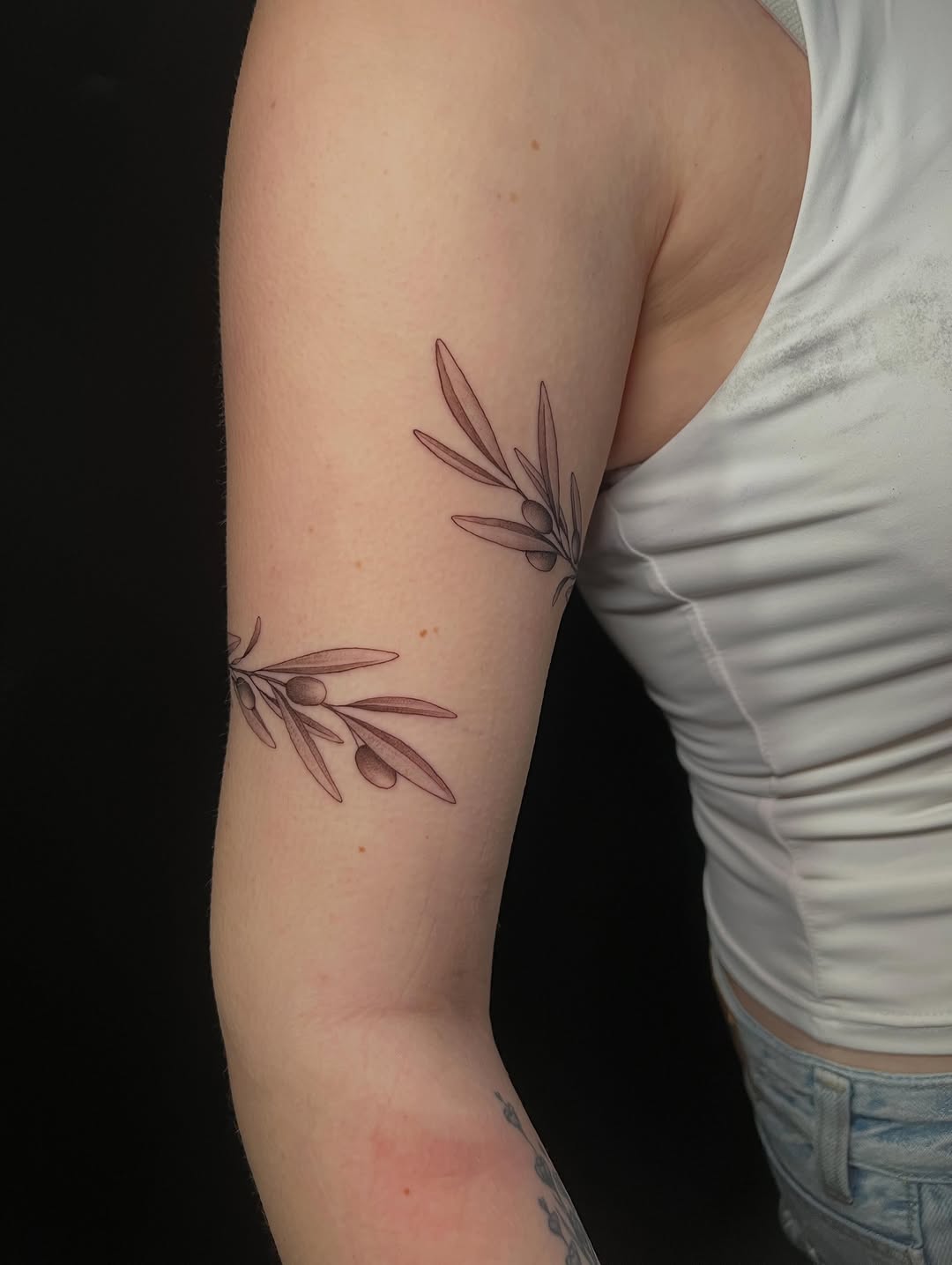 Tattoo by @baungbentattoo_ โ fine_line