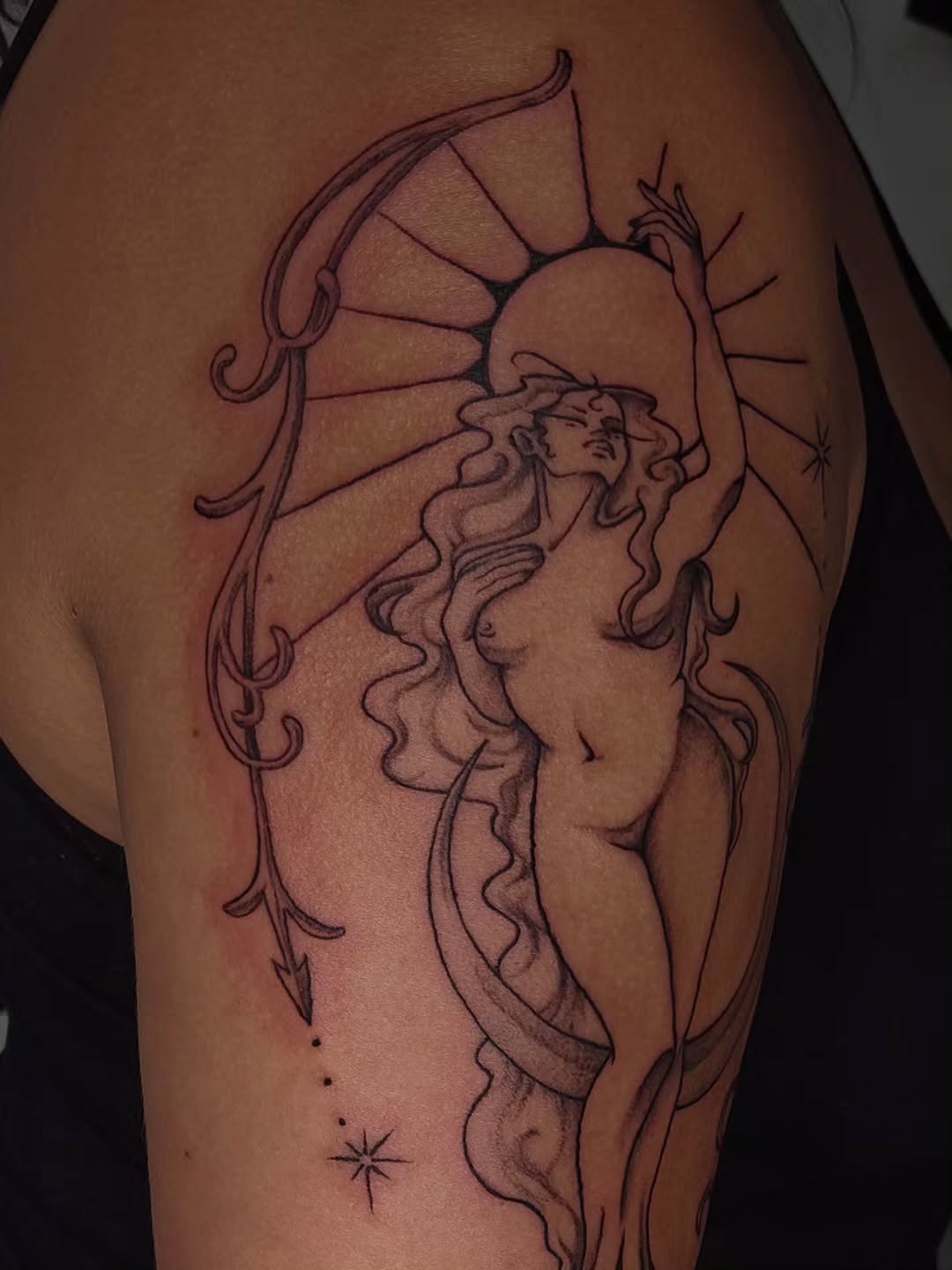 Tattoo by @lunatattoosya — black_and_grey