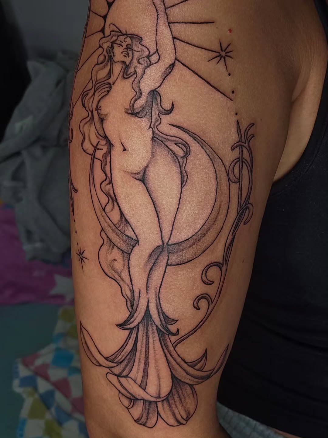 Tattoo by @lunatattoosya — black_and_grey