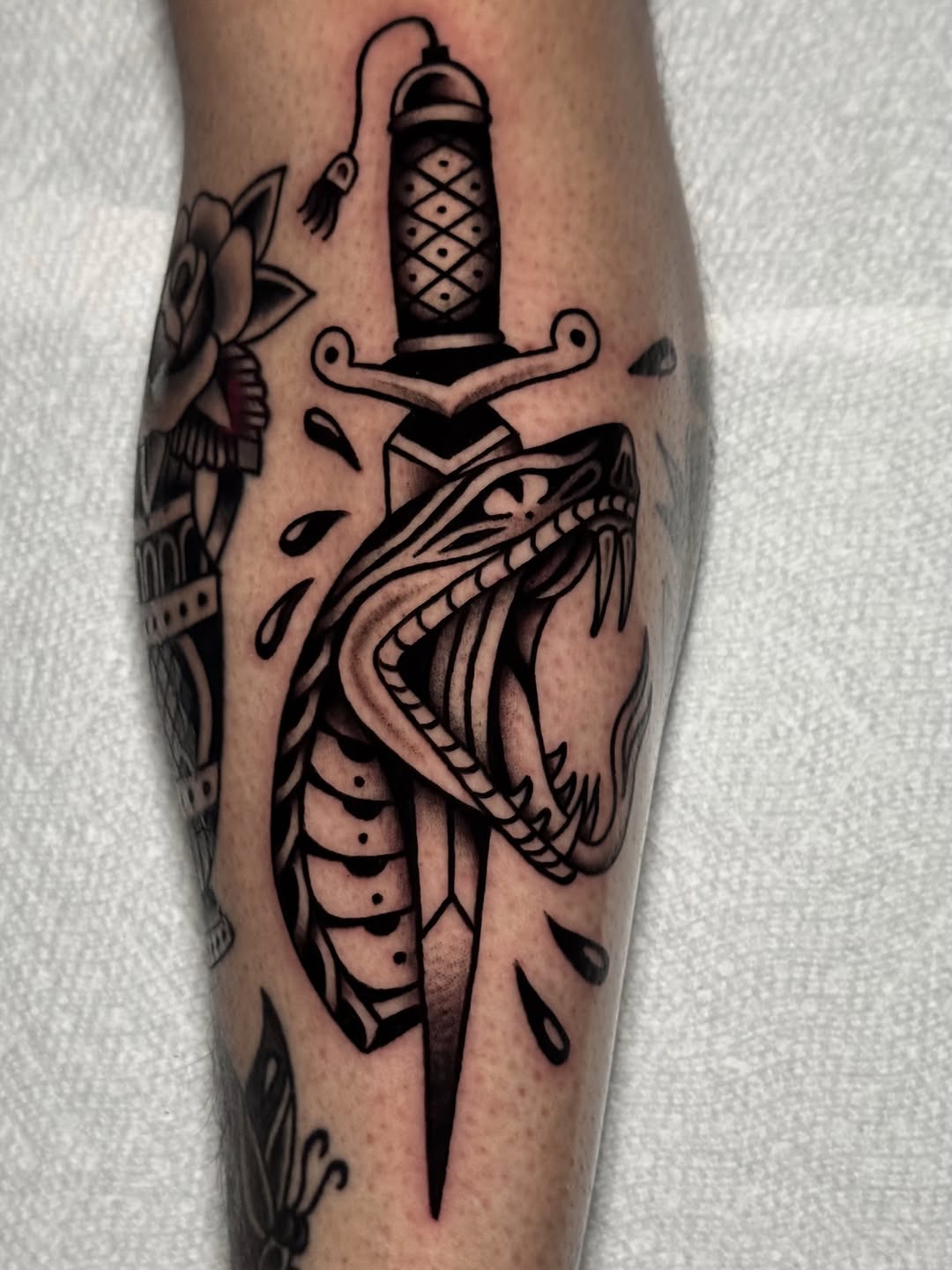 Tattoo by @eb.ink_ โ american_traditional, illustrative