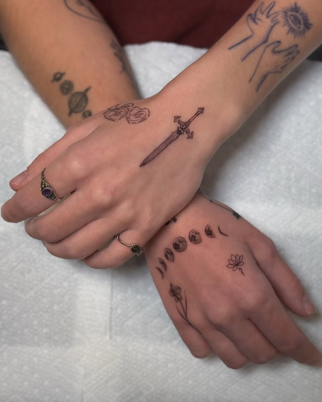 Tattoo by @victoria.tattoos โ fine_line