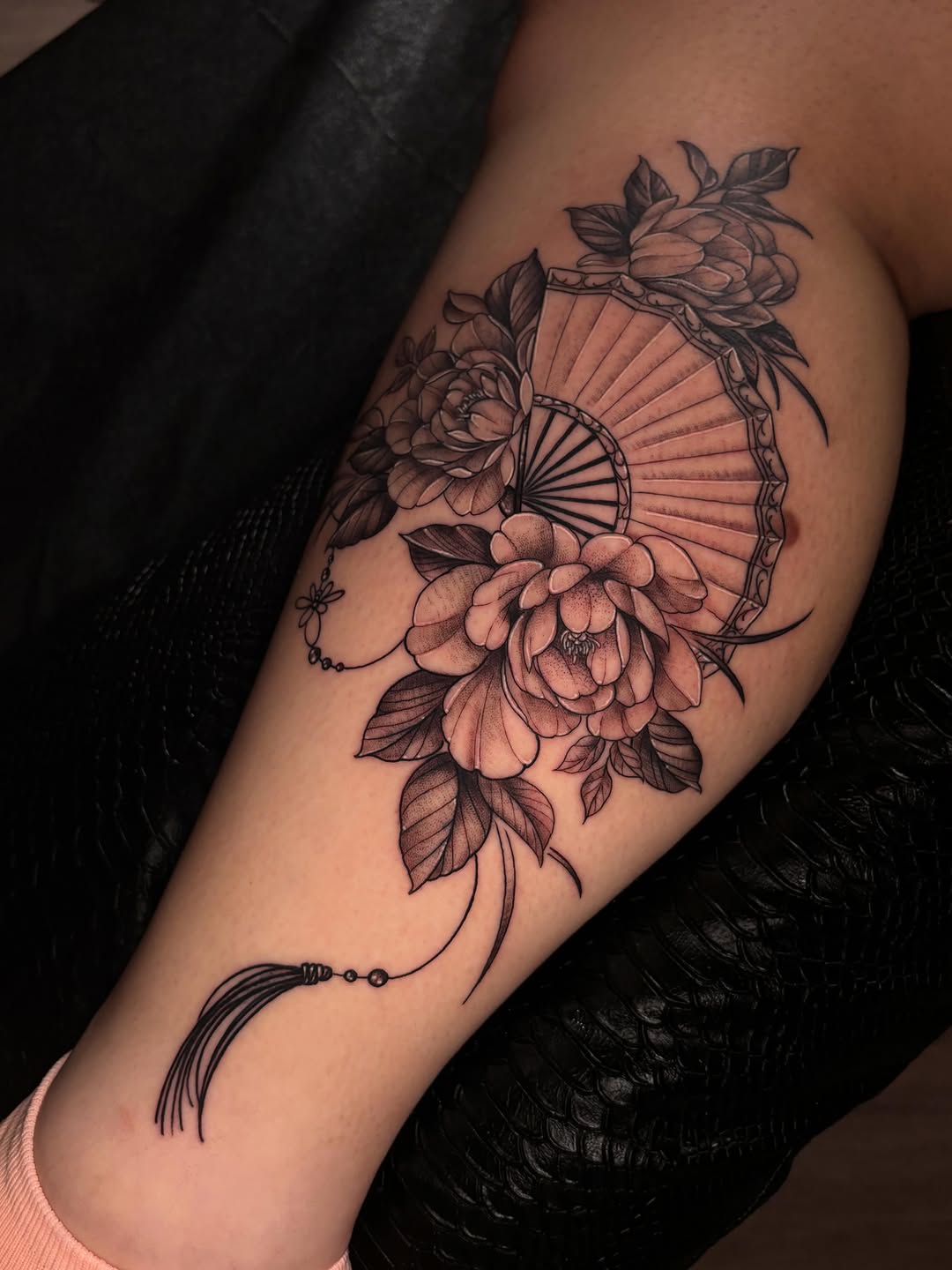 Tattoo by @teavangoghink — black_and_grey