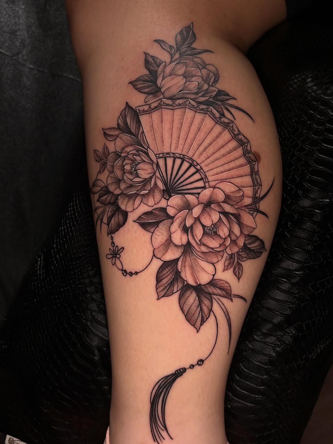 Tattoo by @teavangoghink — black_and_grey