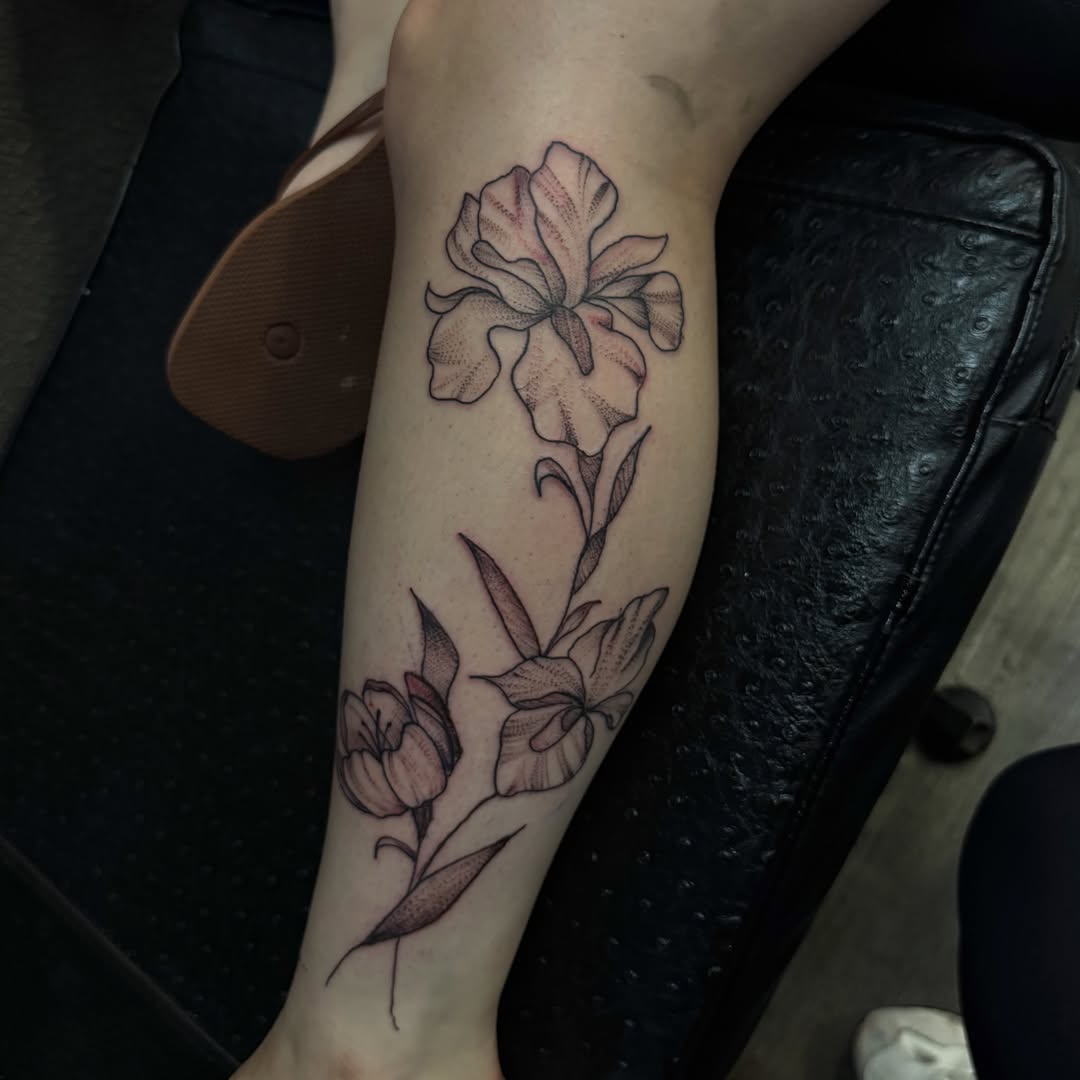 Tattoo by @lexgetinked โ fine_line