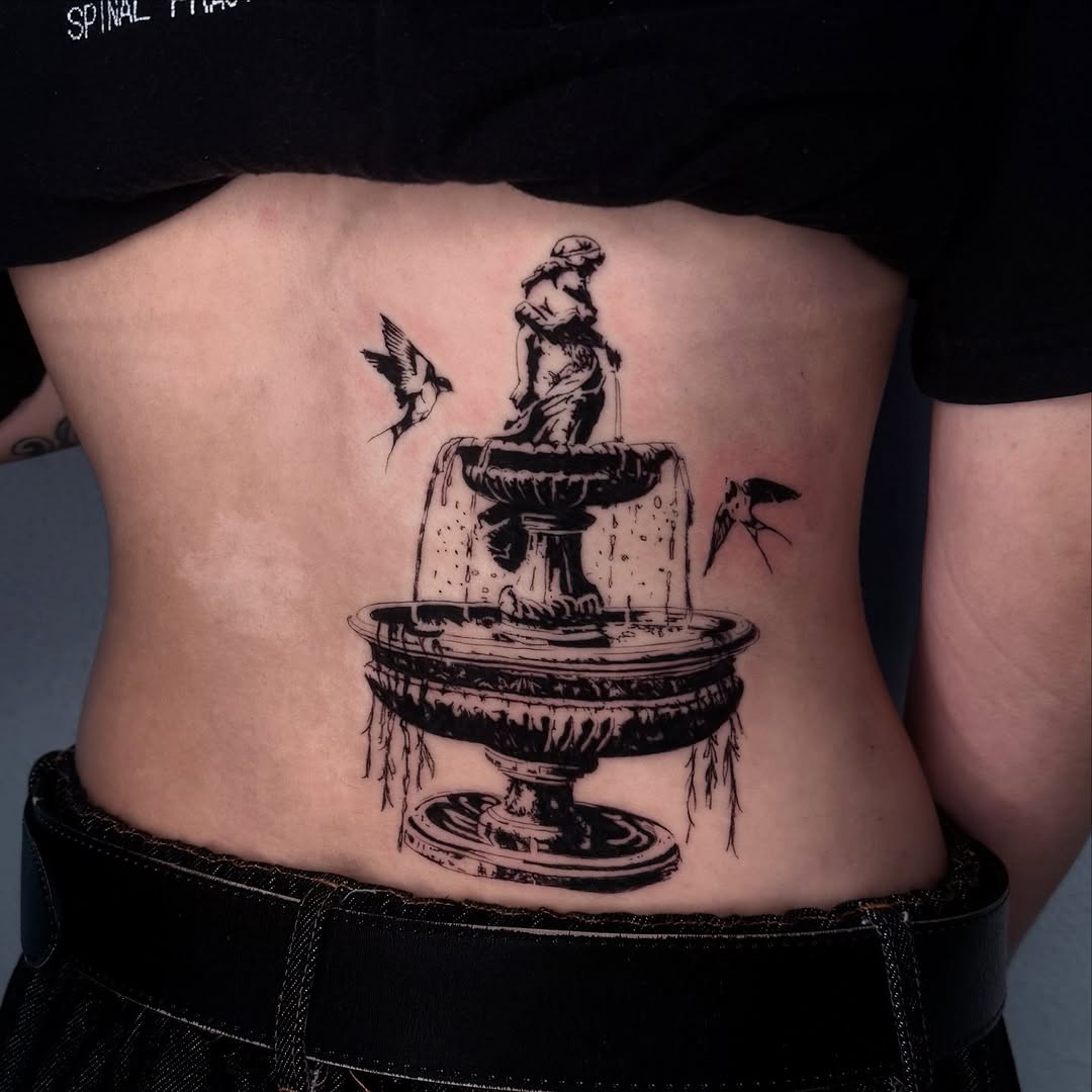 Tattoo by @tatt2dlaluna — blackwork