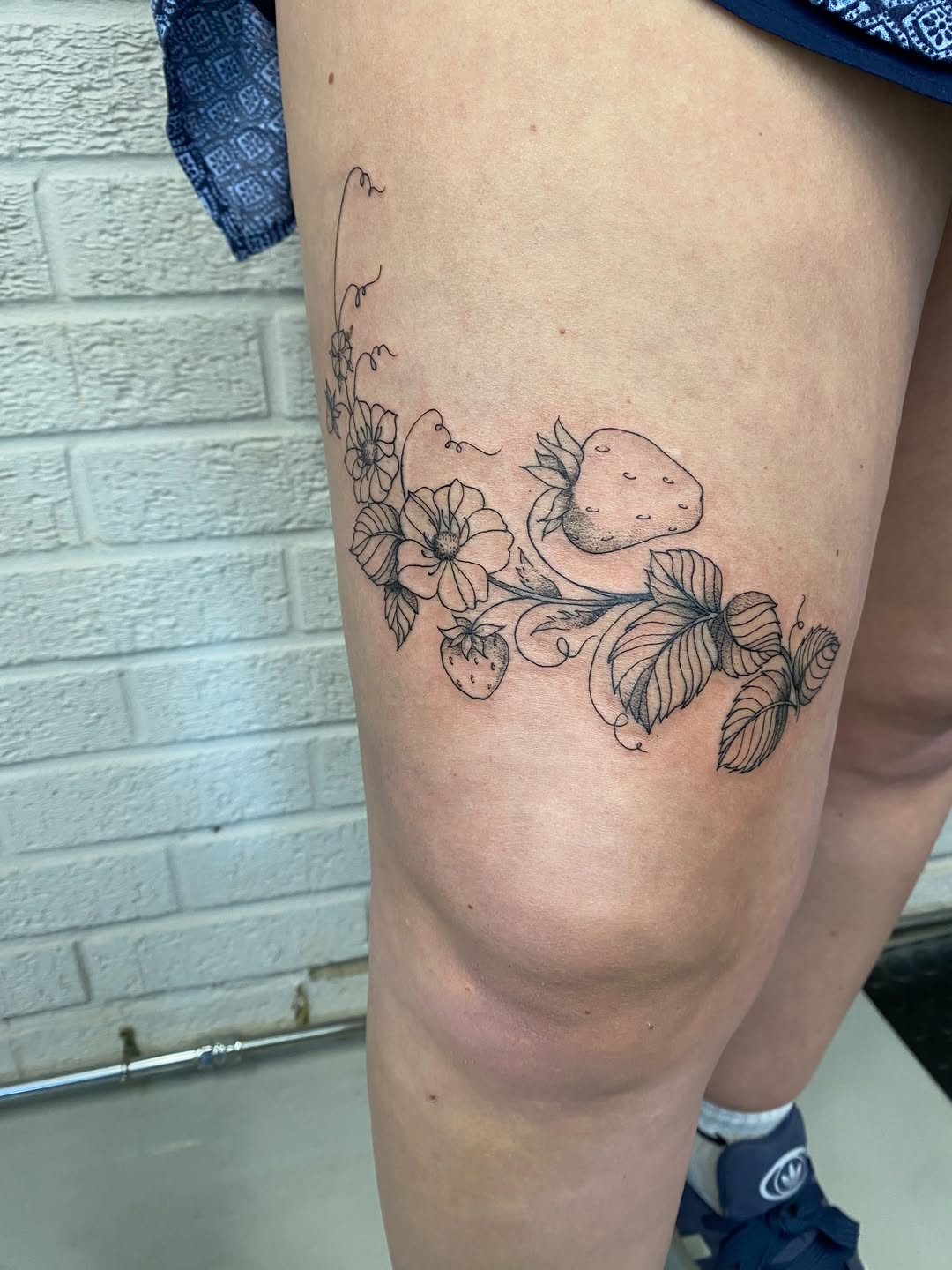 Tattoo by @mozzarellena_tattoos โ fine_line