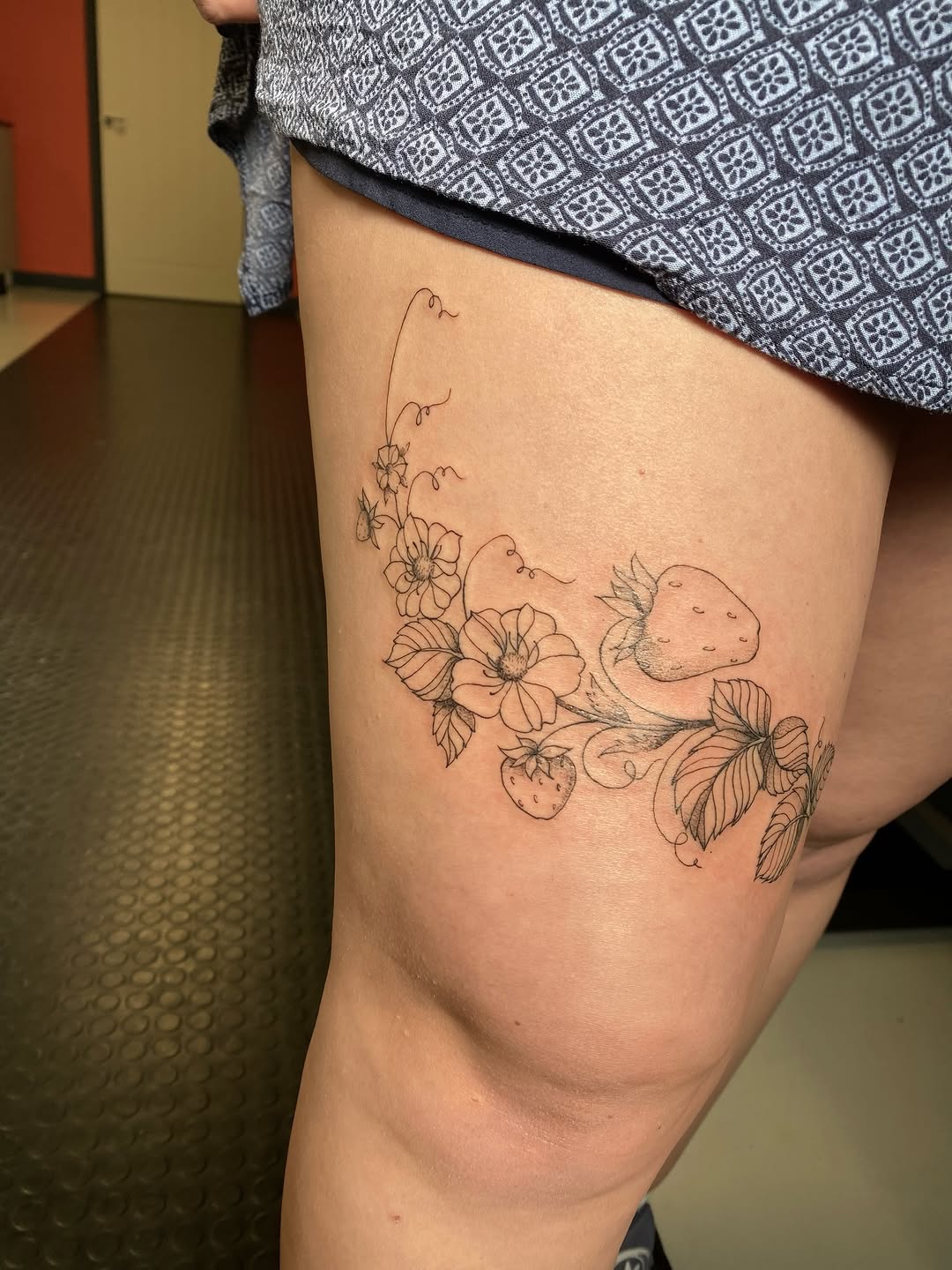Tattoo by @mozzarellena_tattoos โ fine_line