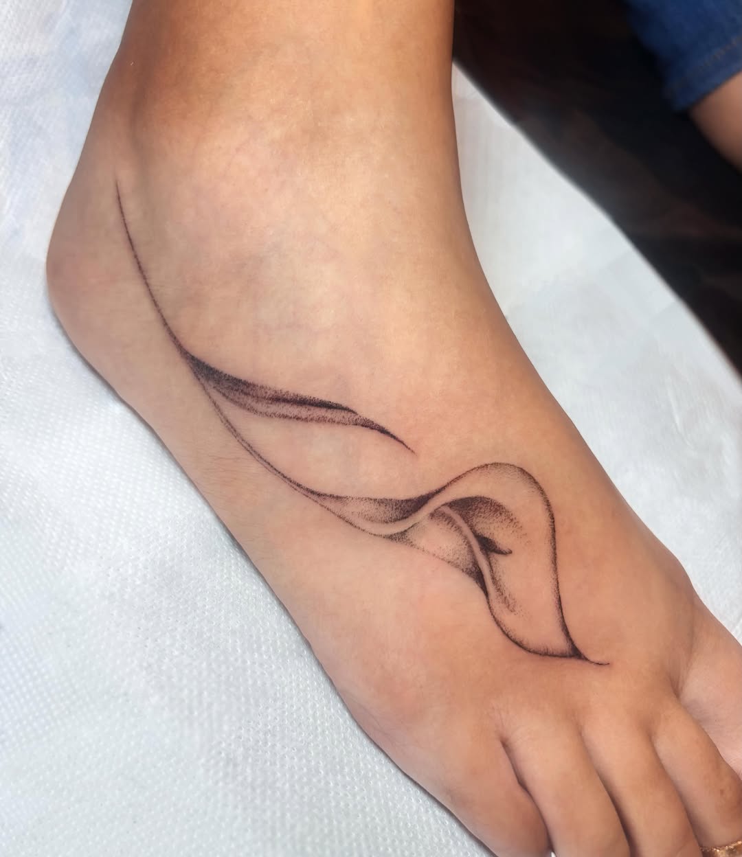 Tattoo by @liz.tattooz — fine_line, dotwork