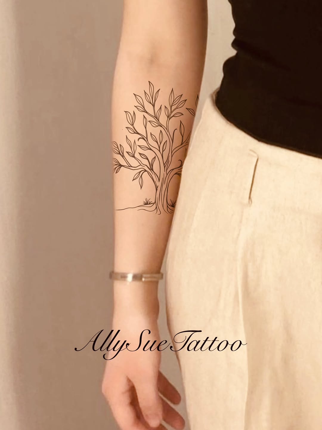 Tattoo by @allysuetattoo — fine_line