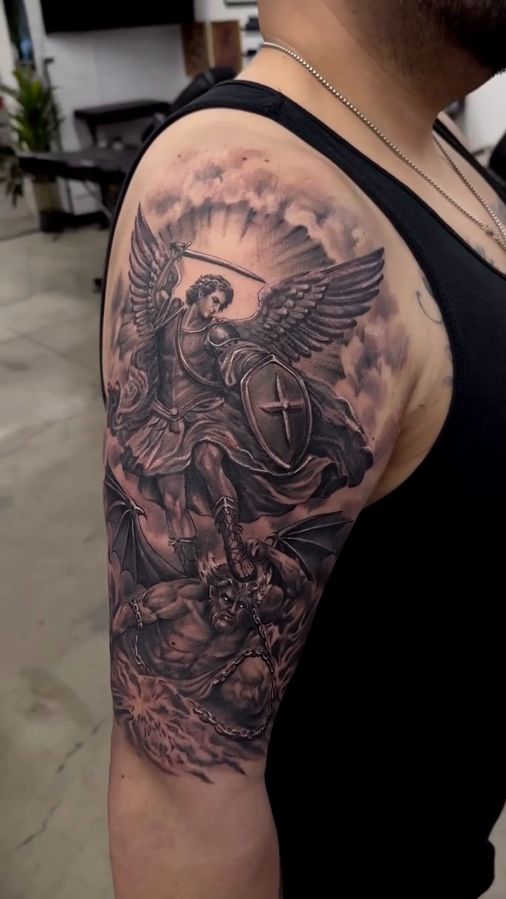 Tattoo by @la_nance_ink — black_and_grey, realism