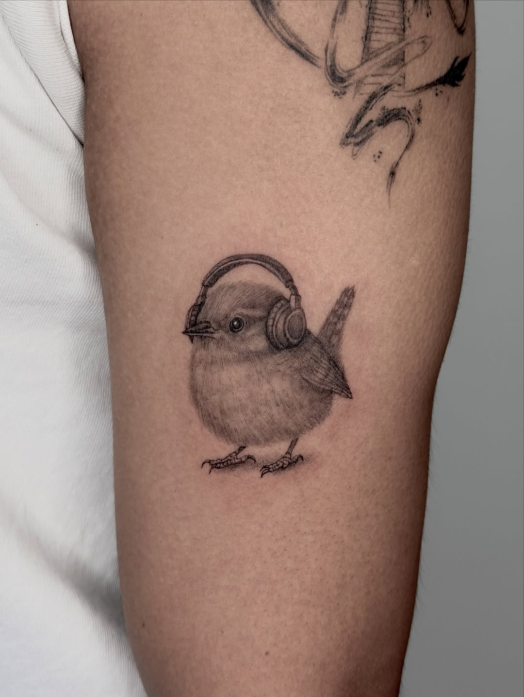 Tattoo by @neomaia.ink — realism, fine_line
