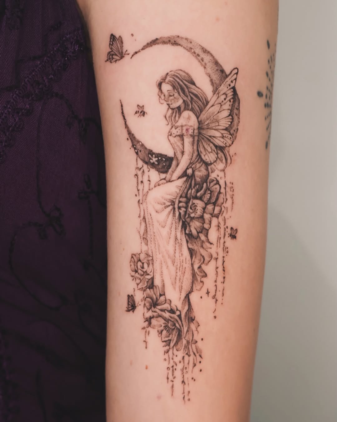 Tattoo by @qsltattoo — fine_line, black_and_grey