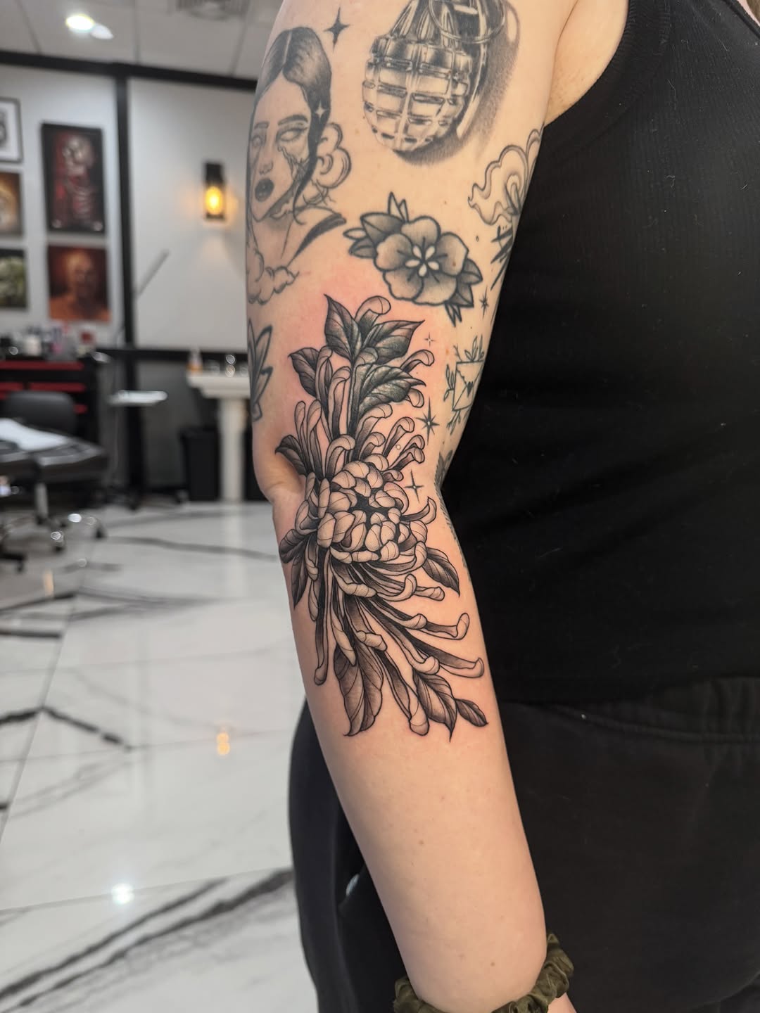 Tattoo by @miabacchi — black_and_grey, illustrative