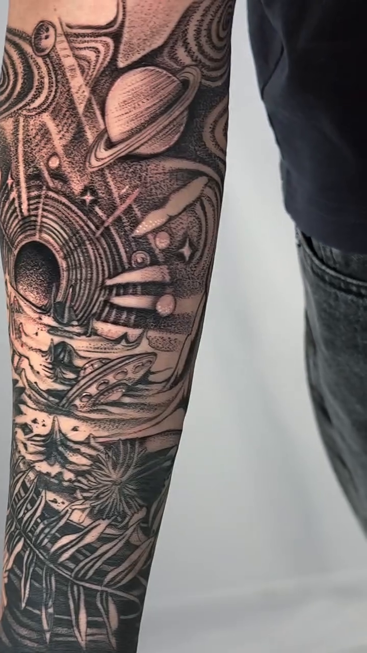 Tattoo by @hiralupe_tattoo — black_and_grey, illustrative