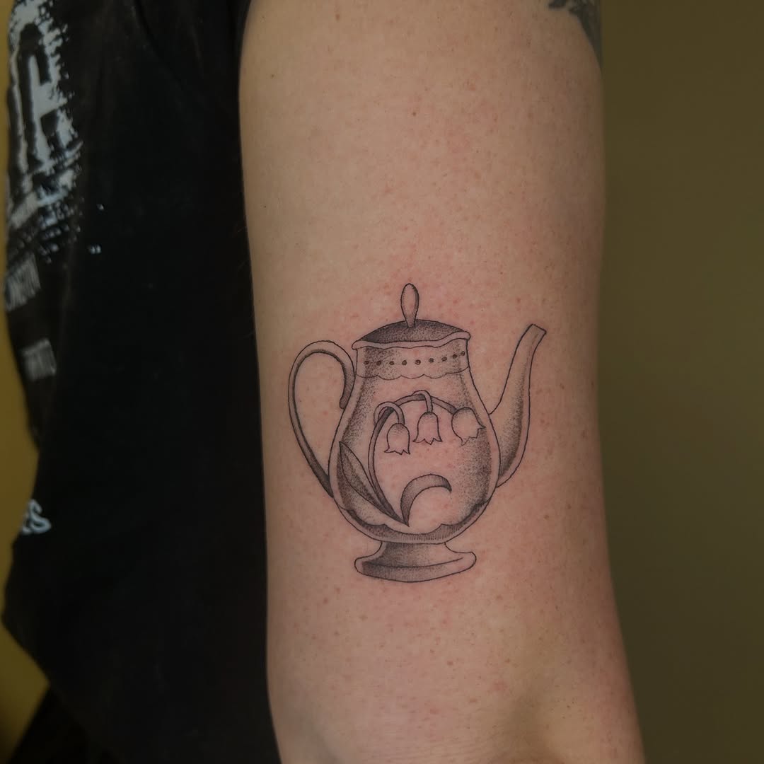 Tattoo by @ghoulysh β blackwork
