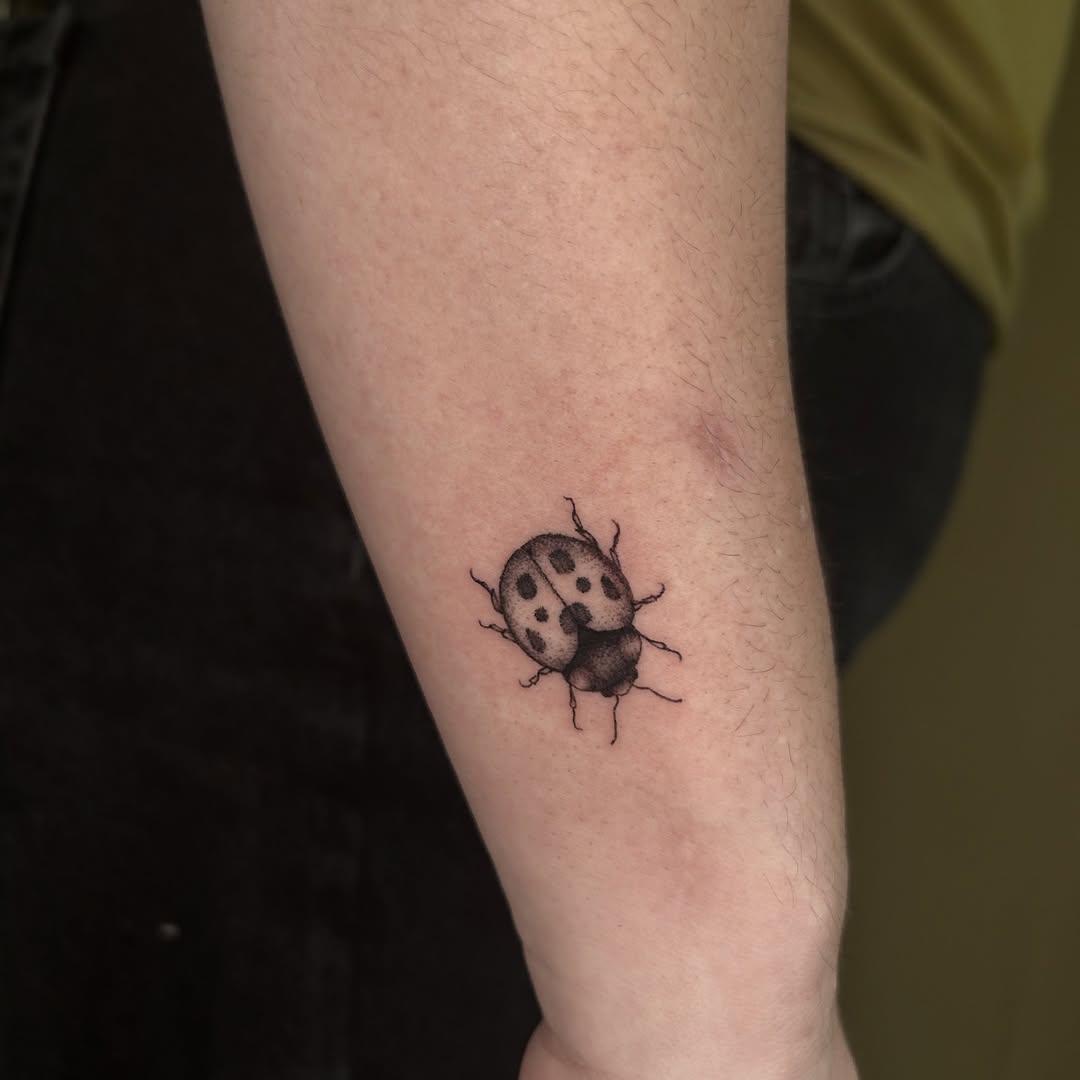 Tattoo by @ghoulysh β fine_line