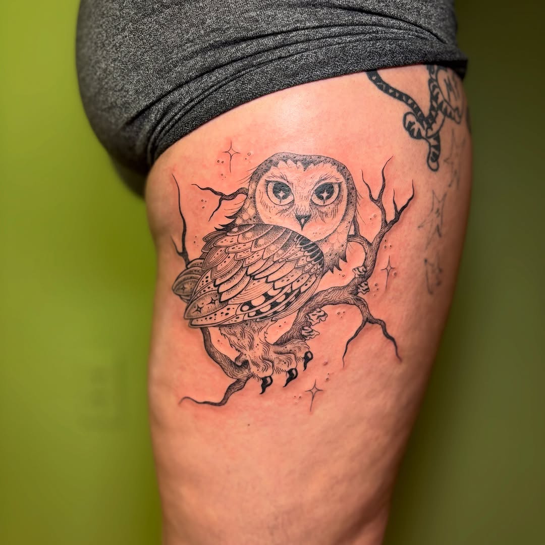 Tattoo by @shybirdtattoo β dotwork