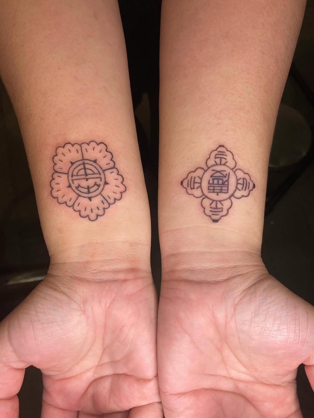 Tattoo by @lesser.burdock โ fine_line