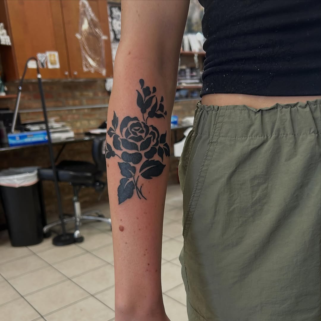 Tattoo by @lizdotcom_tattoo — blackwork