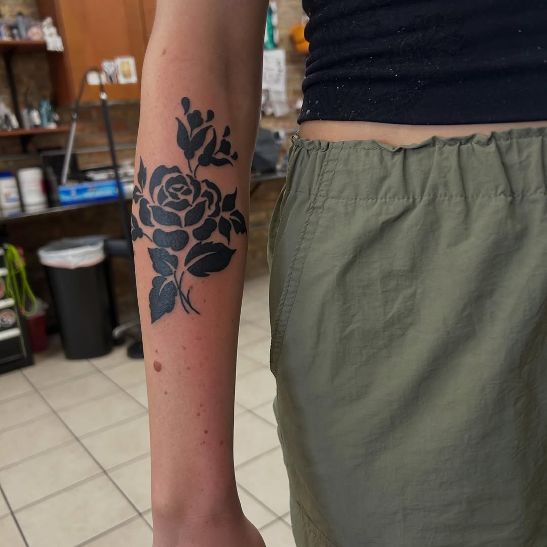 Tattoo by @lizdotcom_tattoo — blackwork