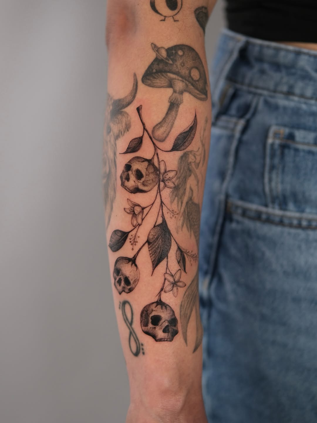 Tattoo by @ninnalopesart — black_and_grey, realism