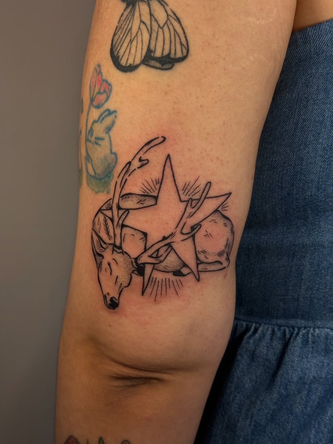 Tattoo by @chemilieon — fine_line, black_and_grey