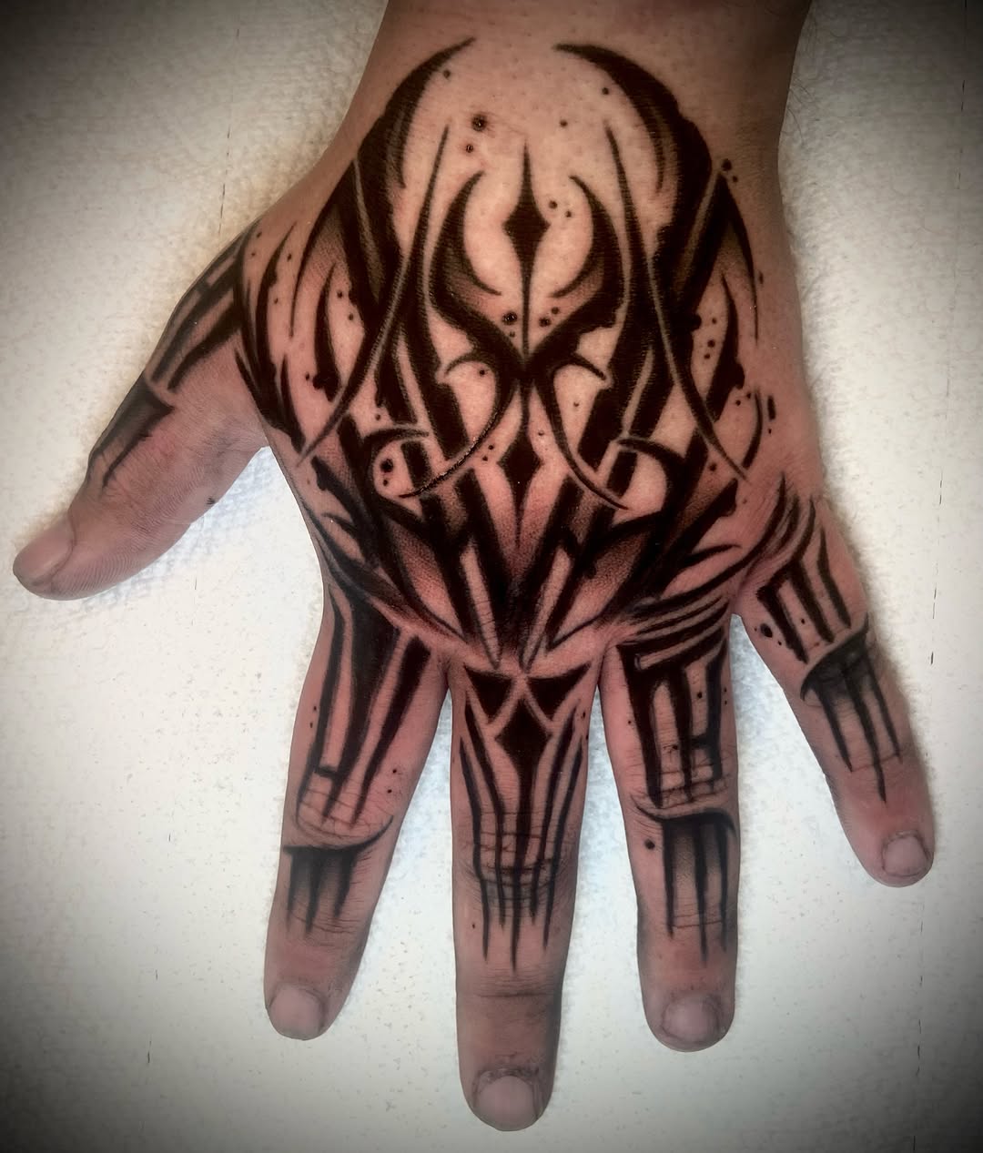 Tattoo by @figucciart — blackwork, geometric