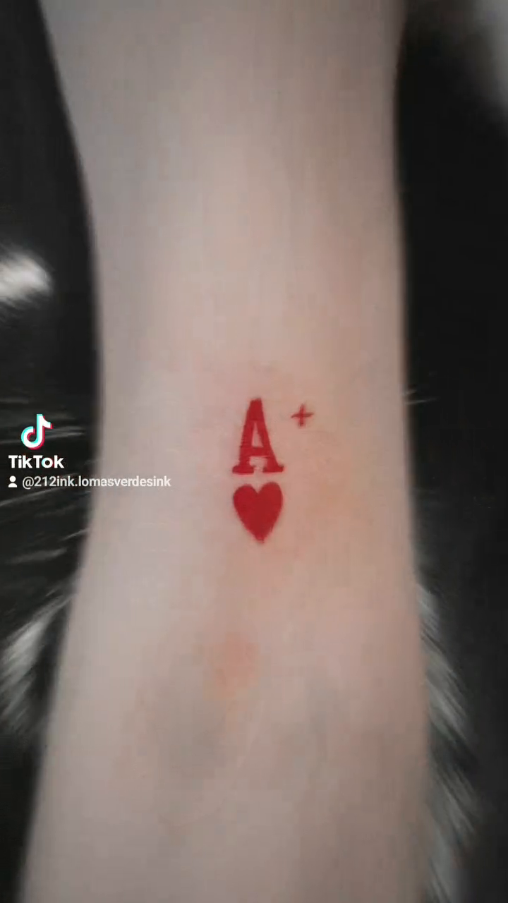 Tattoo by @bettoink — fine_line, minimalist