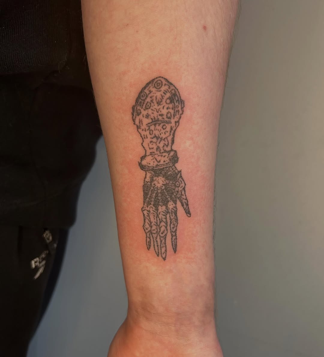 Tattoo by @glittergremliin — black_and_grey