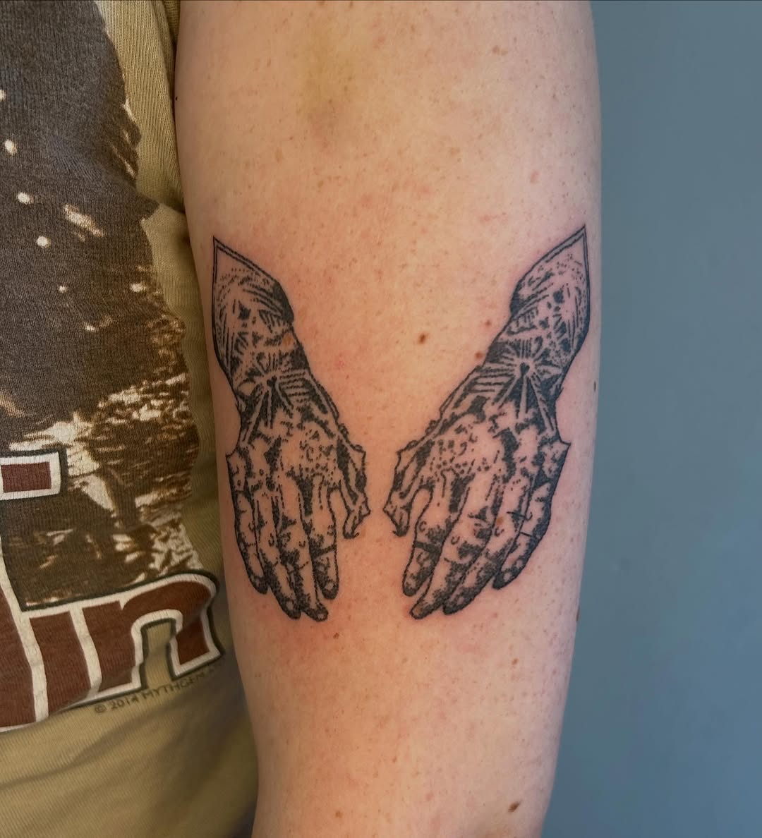 Tattoo by @glittergremliin — black_and_grey