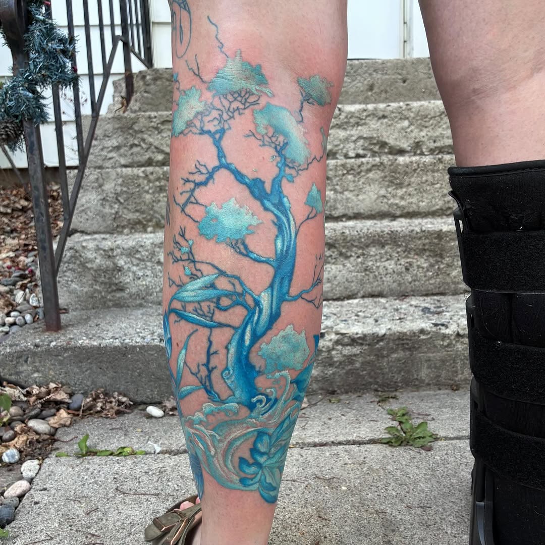 Tattoo by @linzihungerfordtattoos — black_and_grey