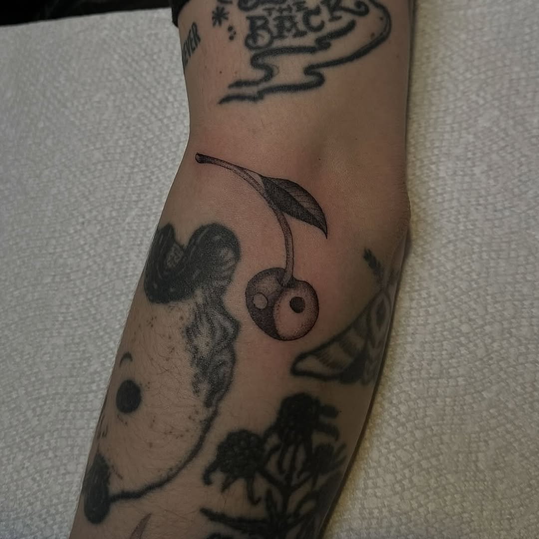 Tattoo by @b4dpain β illustrative, dotwork