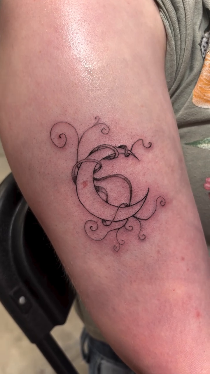Tattoo by @sakurastabs β fine_line, minimalist