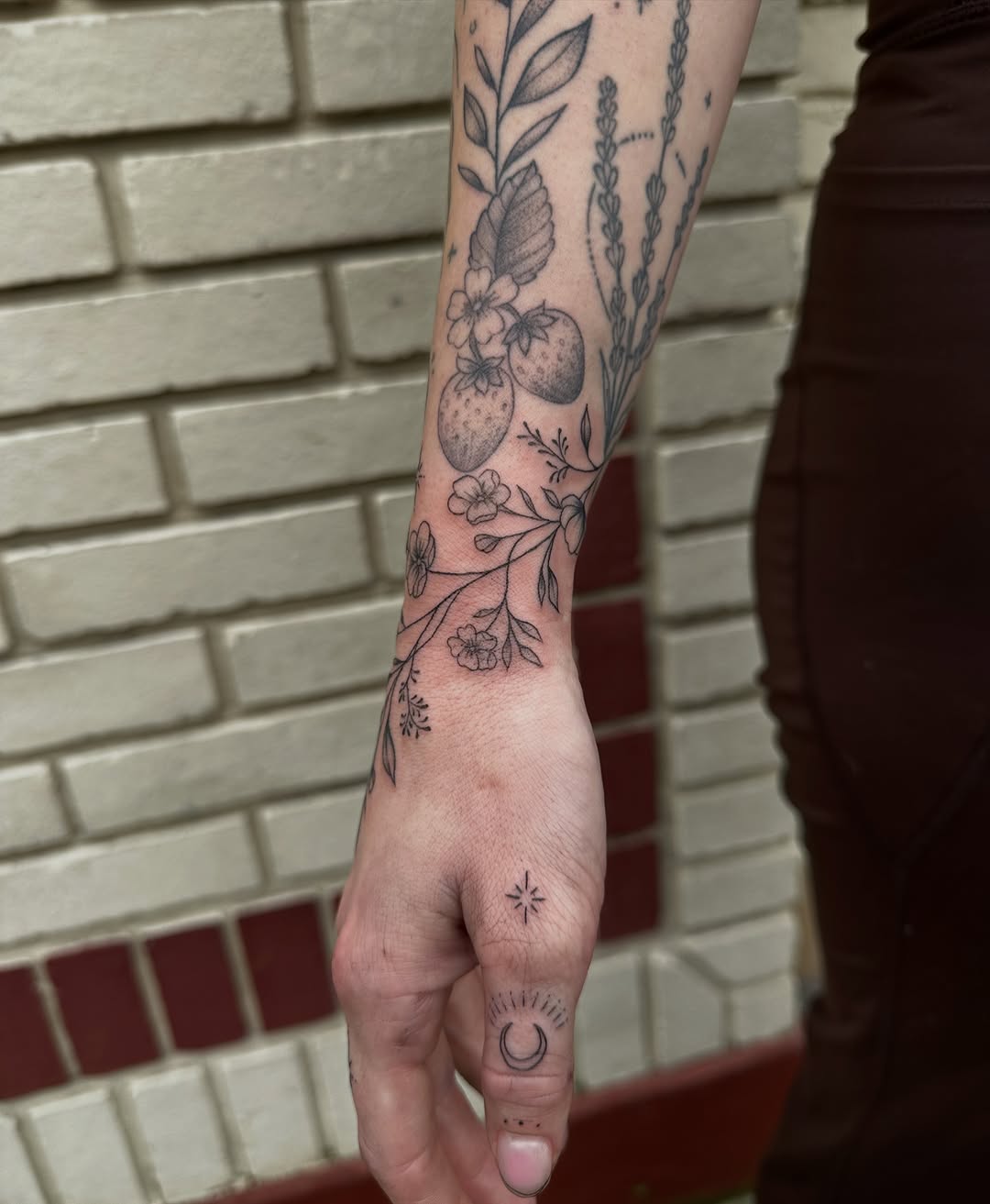 Tattoo by @lauren_delizza — fine_line, minimalist