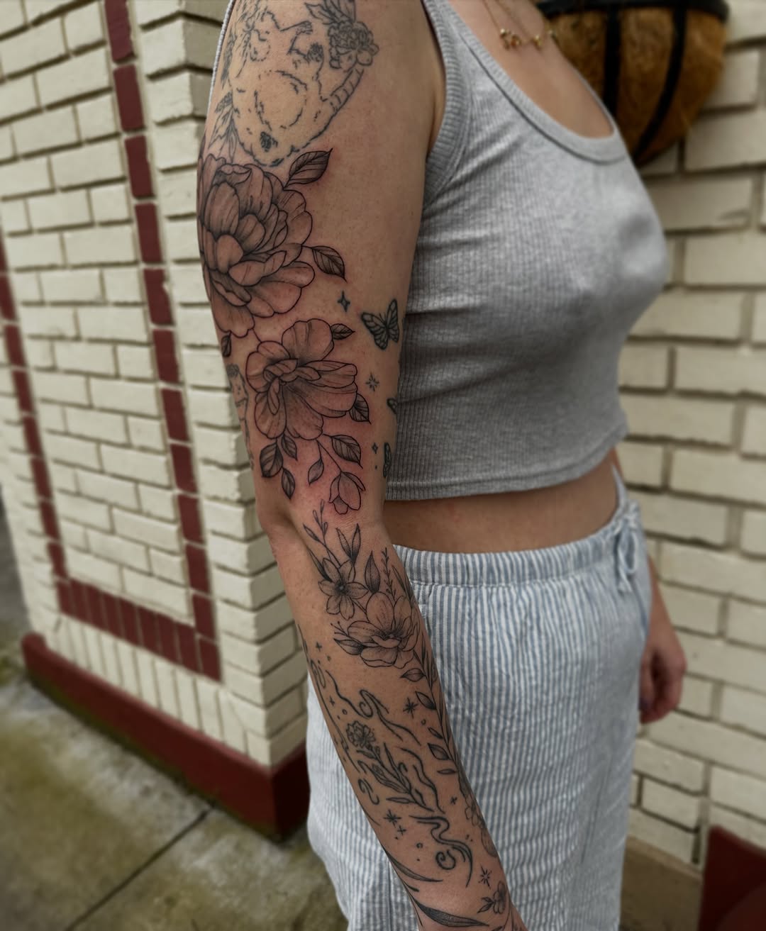 Tattoo by @lauren_delizza — fine_line, black_and_grey