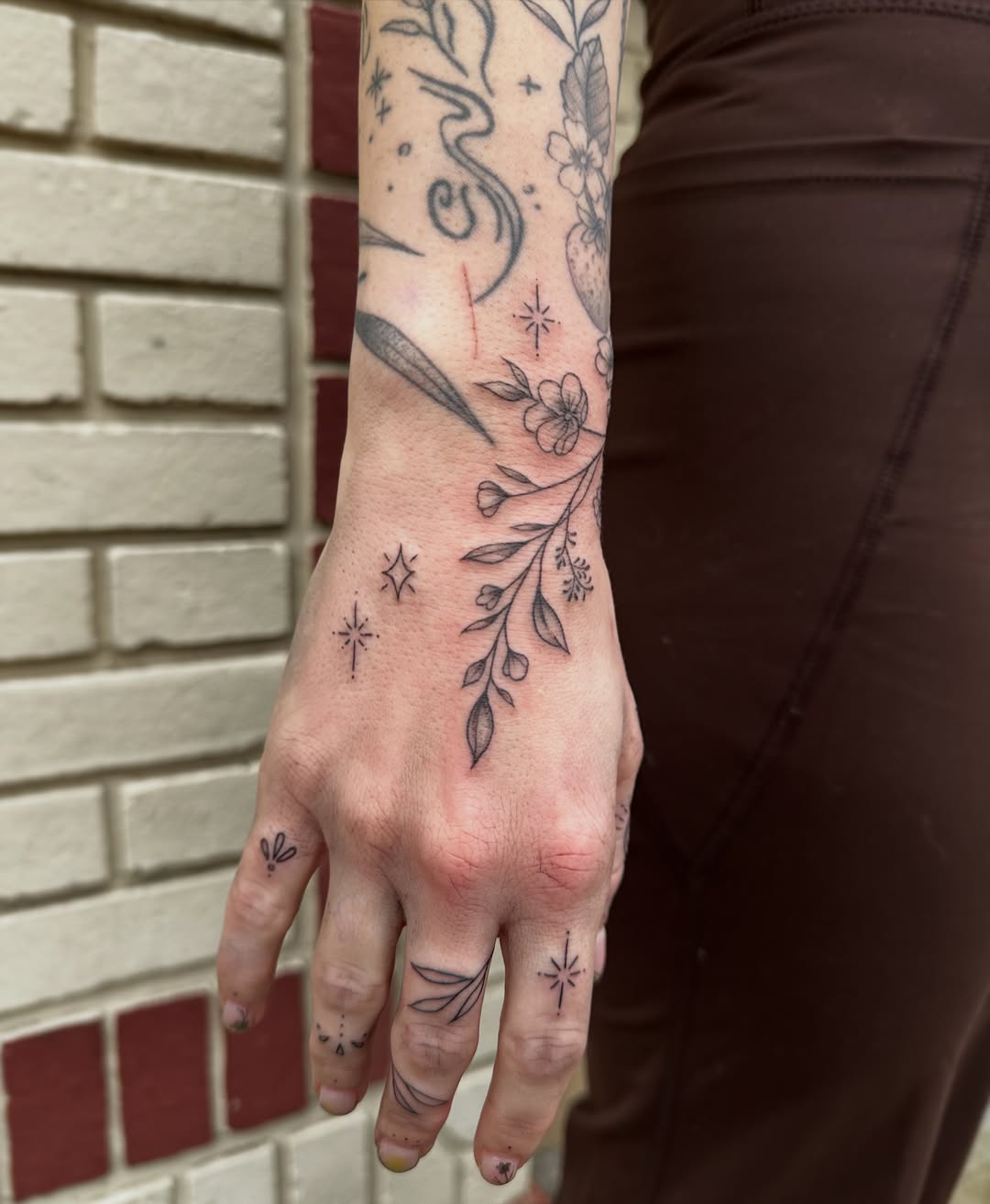 Tattoo by @lauren_delizza — fine_line, minimalist