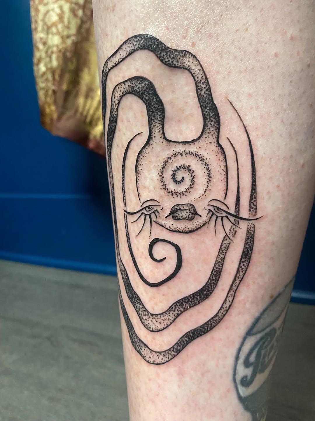 Tattoo by @rappart_ — dotwork