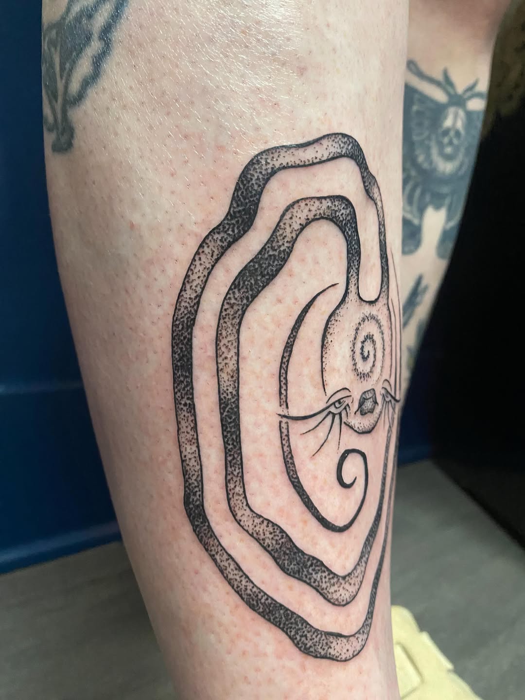 Tattoo by @rappart_ — dotwork